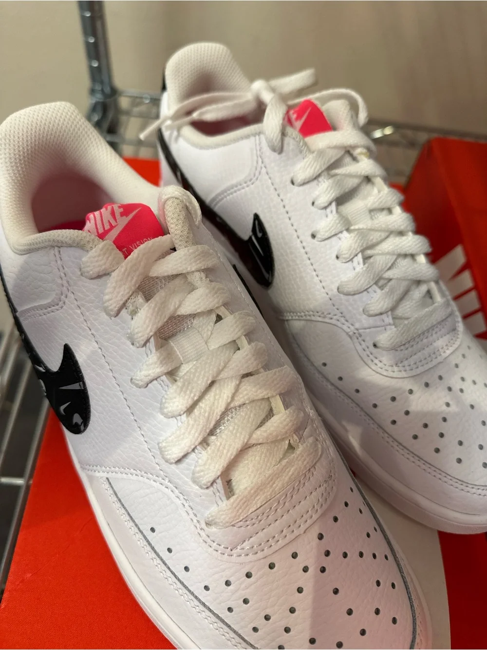 Nike White Leather court Low-Top